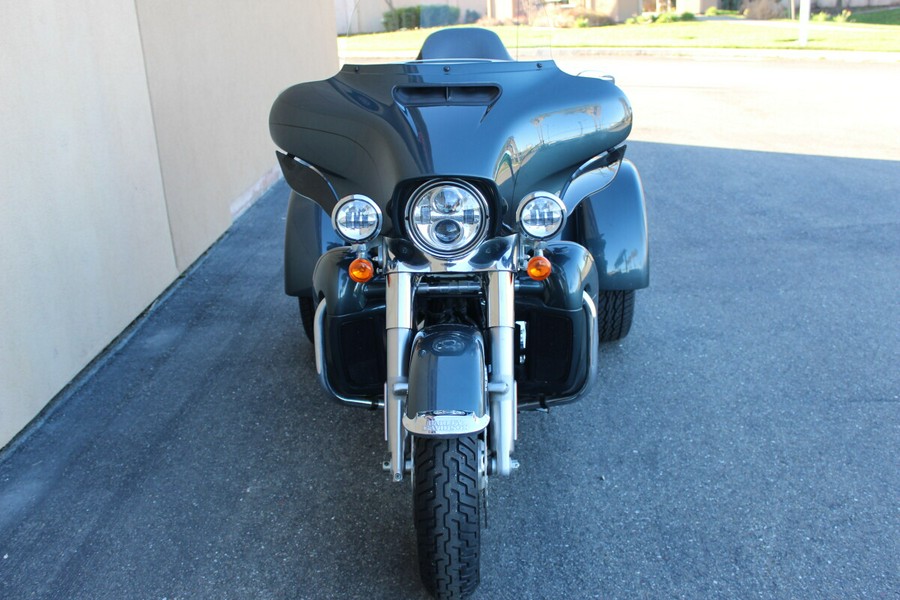 Harley-Davidson® Tri Glide® Ultra 2020 FLHTCUTG 851855T SPRUCE W/PINSTRIPE