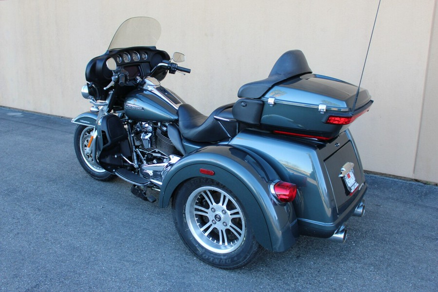 Harley-Davidson® Tri Glide® Ultra 2020 FLHTCUTG 851855T SPRUCE W/PINSTRIPE