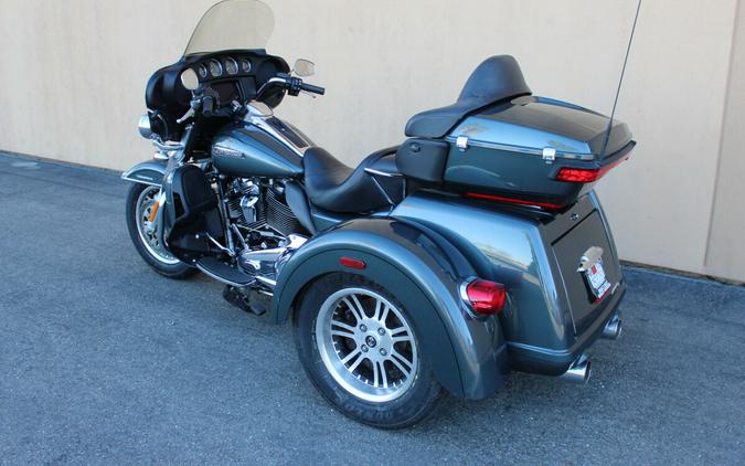 Harley-Davidson® Tri Glide® Ultra 2020 FLHTCUTG 851855T SPRUCE W/PINSTRIPE