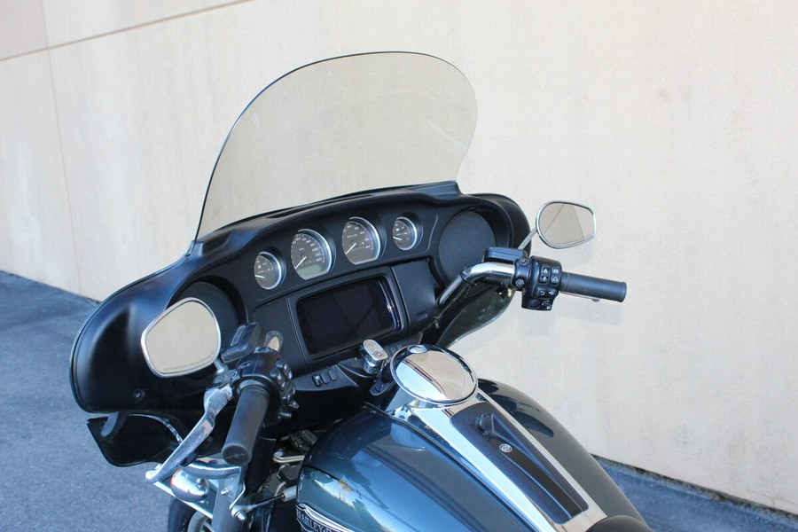 Harley-Davidson® Tri Glide® Ultra 2020 FLHTCUTG 851855T SPRUCE W/PINSTRIPE