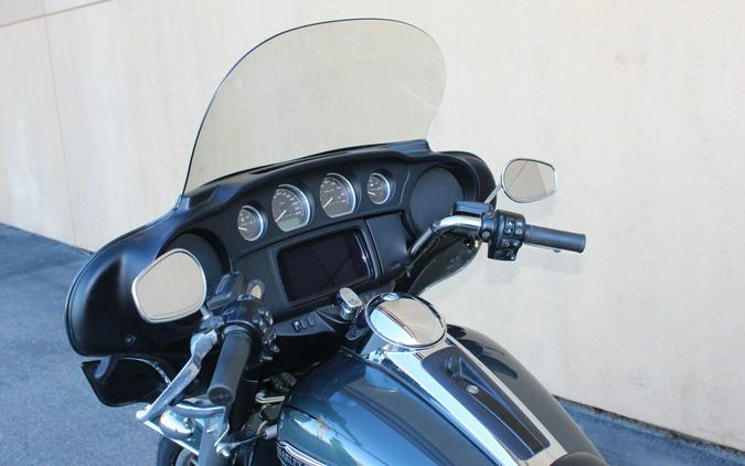 Harley-Davidson® Tri Glide® Ultra 2020 FLHTCUTG 851855T SPRUCE W/PINSTRIPE