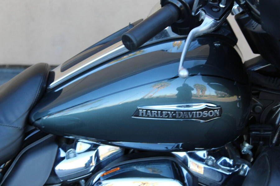 Harley-Davidson® Tri Glide® Ultra 2020 FLHTCUTG 851855T SPRUCE W/PINSTRIPE