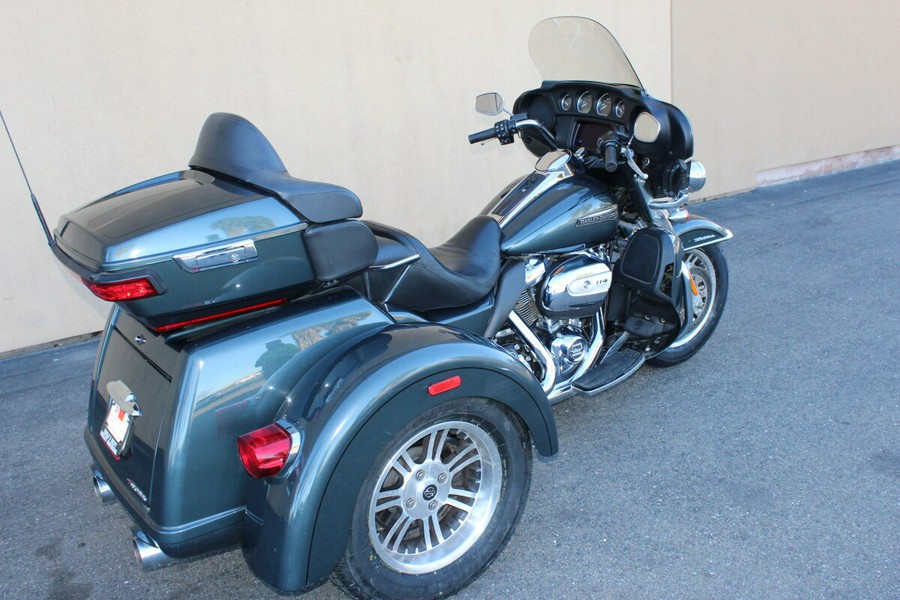 Harley-Davidson® Tri Glide® Ultra 2020 FLHTCUTG 851855T SPRUCE W/PINSTRIPE