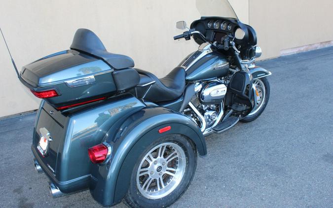 Harley-Davidson® Tri Glide® Ultra 2020 FLHTCUTG 851855T SPRUCE W/PINSTRIPE