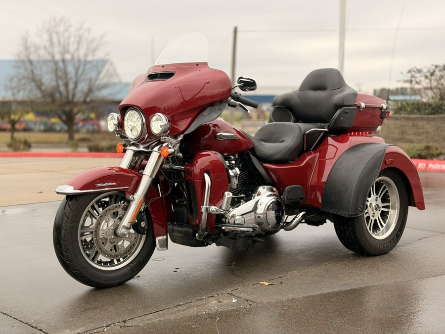 2021 Harley-Davidson® Tri Glide® Ultra FLHTCUTG Billiard Red