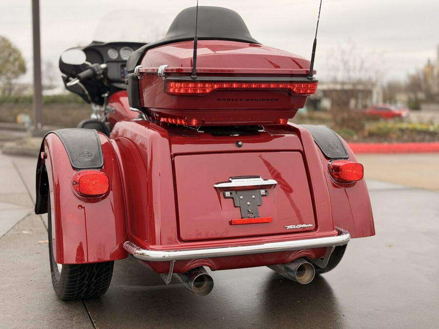 2021 Harley-Davidson® Tri Glide® Ultra FLHTCUTG Billiard Red