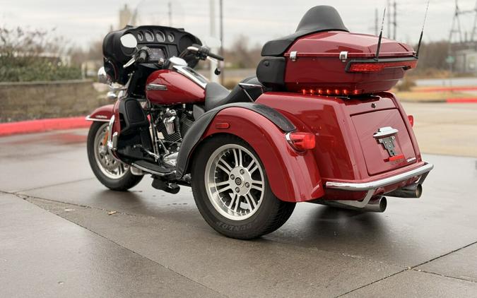 2021 Harley-Davidson® Tri Glide® Ultra FLHTCUTG Billiard Red