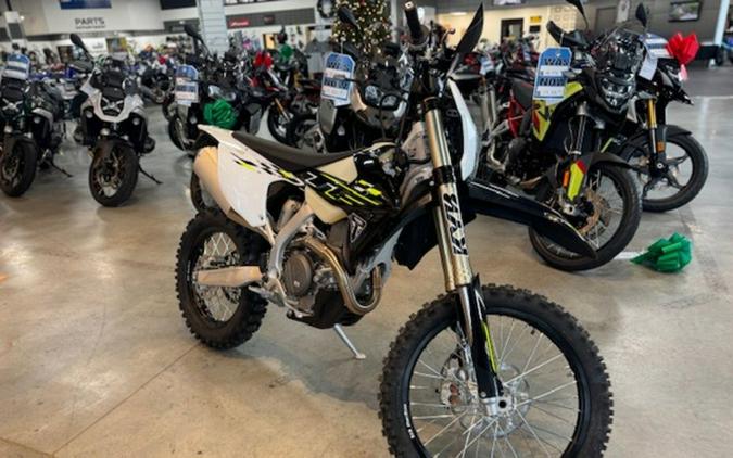 2026 TRIUMPH TF 450-E Jet Black/Pure White