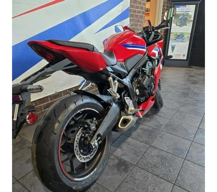 2026 Honda® CBR650R E-Clutch