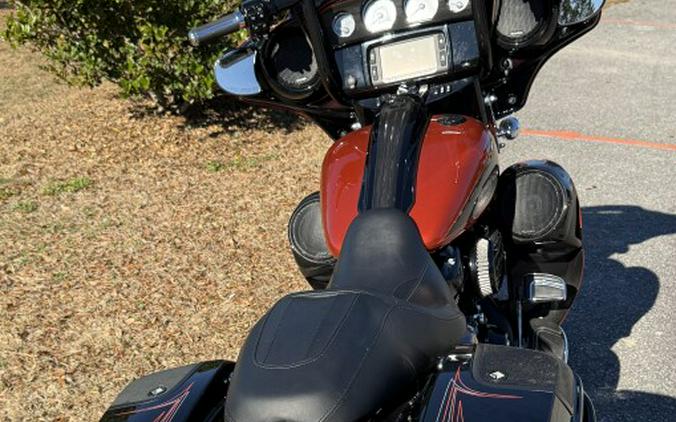 2017 Harley-Davidson® FLHXSE CVO™ Street Glide®