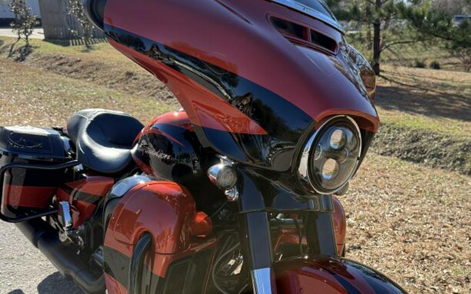 2017 Harley-Davidson® FLHXSE CVO™ Street Glide®