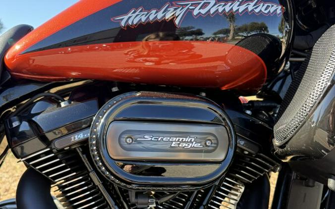 2017 Harley-Davidson® FLHXSE CVO™ Street Glide®