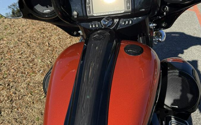 2017 Harley-Davidson® FLHXSE CVO™ Street Glide®