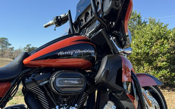 2017 Harley-Davidson® FLHXSE CVO™ Street Glide®