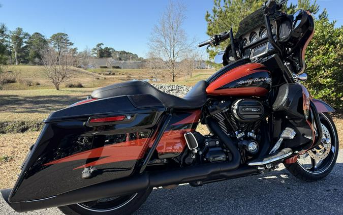 2017 Harley-Davidson® FLHXSE CVO™ Street Glide®