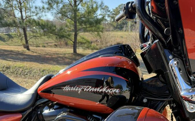 2017 Harley-Davidson® FLHXSE CVO™ Street Glide®
