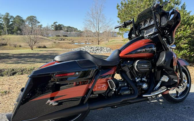 2017 Harley-Davidson® FLHXSE CVO™ Street Glide®