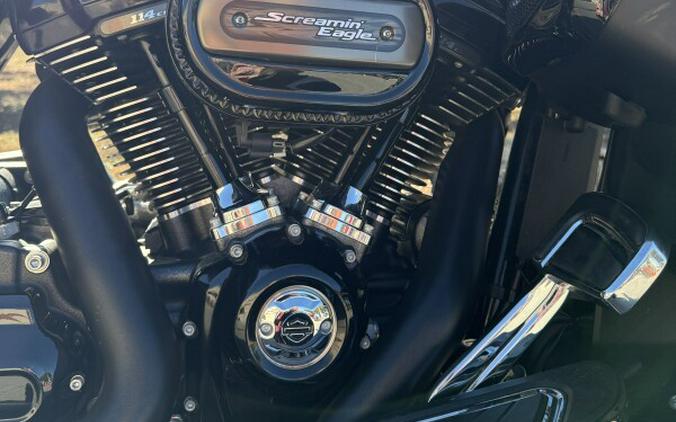 2017 Harley-Davidson® FLHXSE CVO™ Street Glide®