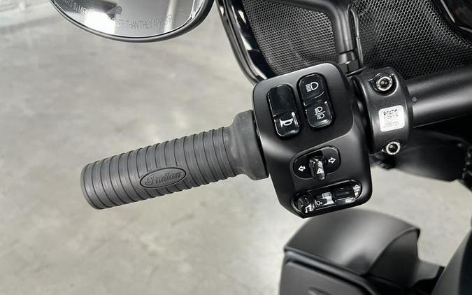 2025 Indian Motorcycle® Roadmaster® Dark Horse® w/Powerband Audio Black Smoke