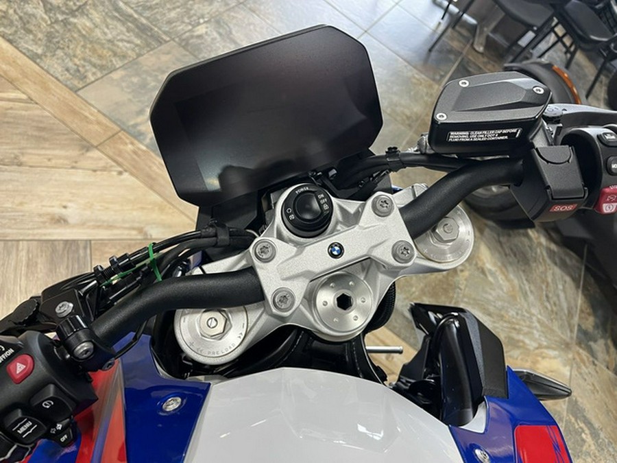 2025 BMW F 900 R Sport