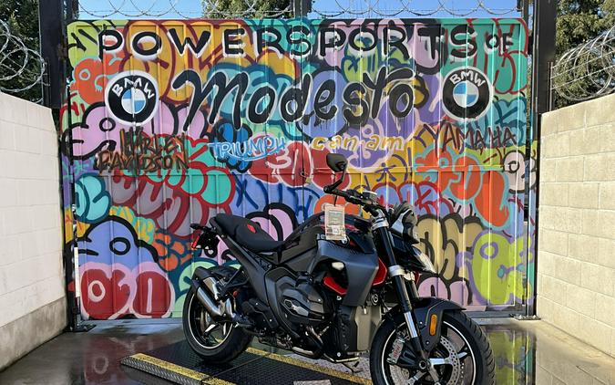 2026 BMW R1300R