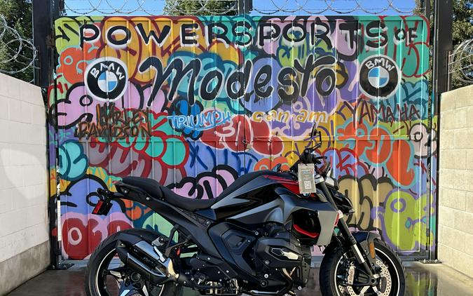 2026 BMW R1300R
