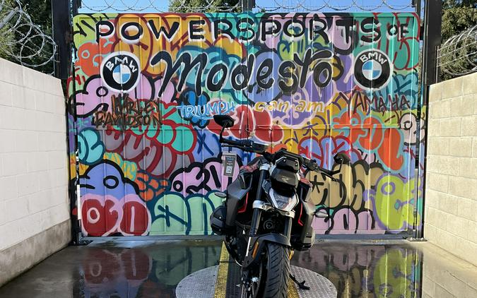 2026 BMW R1300R