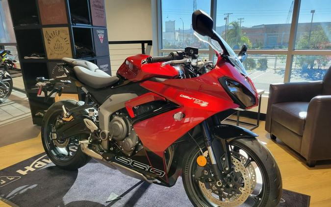 2025 Triumph Daytona 660 Carnival Red/Sapphire Black