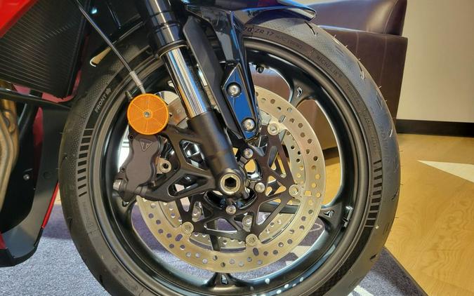 2025 Triumph Daytona 660 Carnival Red/Sapphire Black