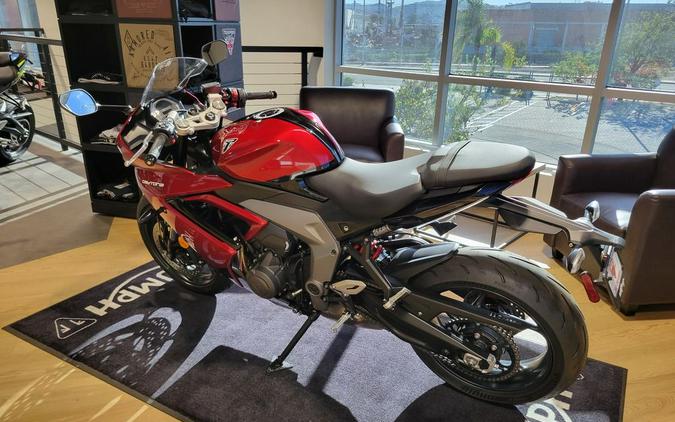 2025 Triumph Daytona 660 Carnival Red/Sapphire Black