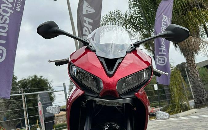 2025 Triumph Daytona 660 Carnival Red/Sapphire Black