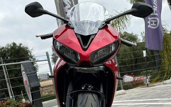 2025 Triumph Daytona 660 Carnival Red/Sapphire Black