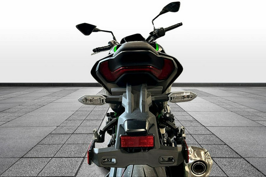 2025 Kawasaki Z900 SE ABS