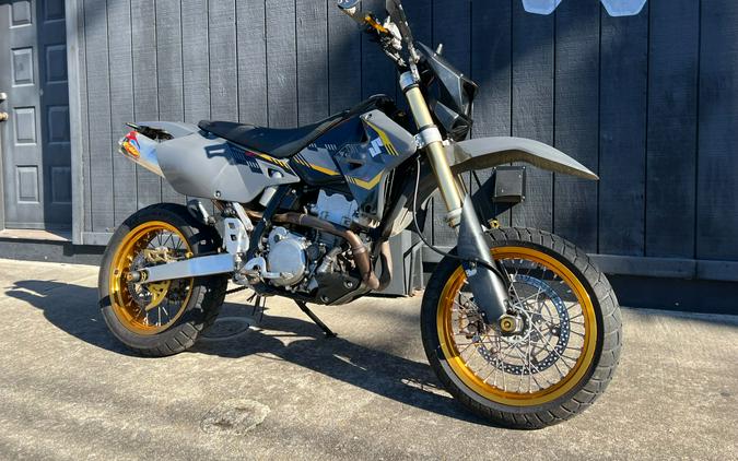 2016 Suzuki Motor of America Inc. DR-Z400SM