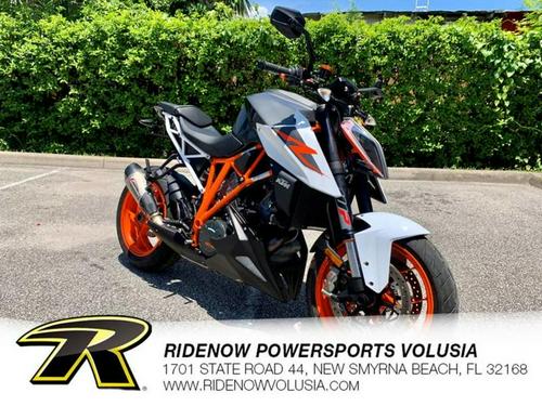 Comparison Ride Review: 2017 Aprilia Tuono V4 1100 vs. 2017 KTM Super Duke 1290 R