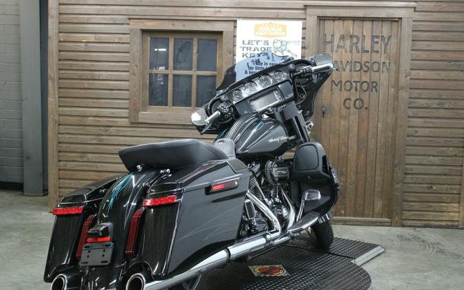 FLHXSE 2017 CVO™ Street Glide