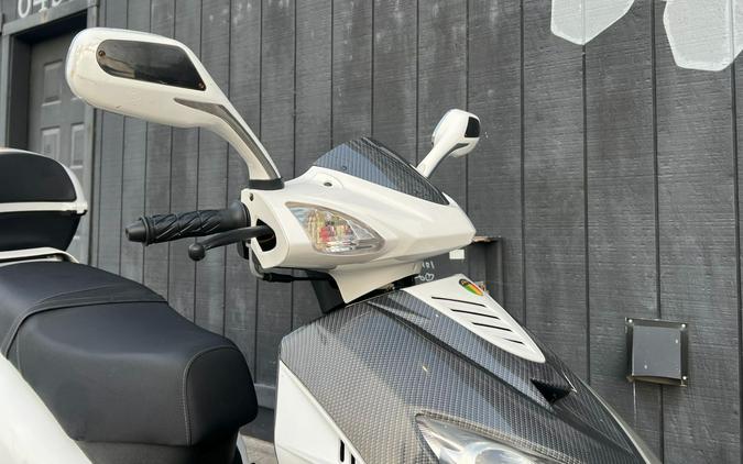 2022 Amigo Phenom 150