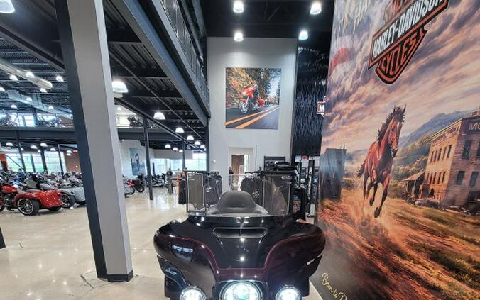 2022 Harley-Davidson® Tri Glide® Ultra Midnight Crimson/Vivid Black FLHTCUTG