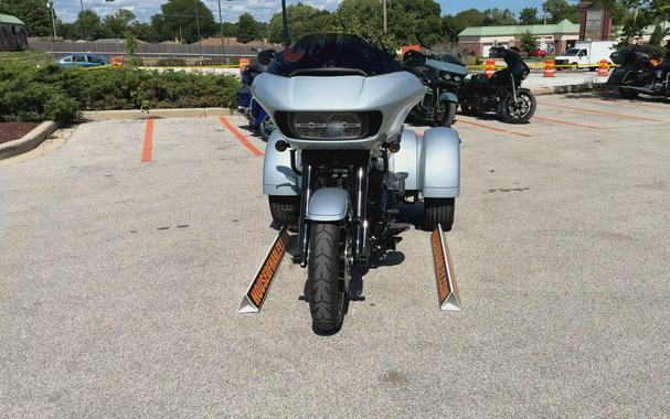 2024 Harley-Davidson® Road Glide® 3 Atlas Silver Metallic - Black Finish