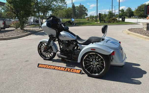 2024 Harley-Davidson® Road Glide® 3 Atlas Silver Metallic - Black Finish