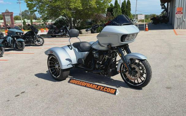 2024 Harley-Davidson® Road Glide® 3 Atlas Silver Metallic - Black Finish
