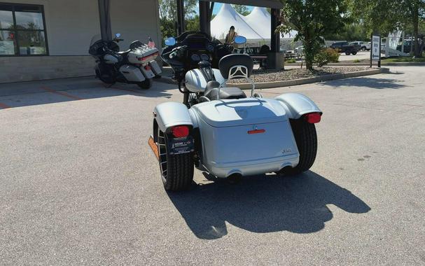 2024 Harley-Davidson® Road Glide® 3 Atlas Silver Metallic - Black Finish