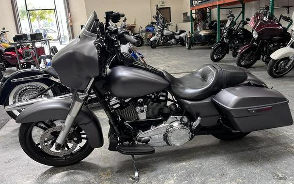 2017 Harley-Davidson® FLHXS - Street Glide® Special