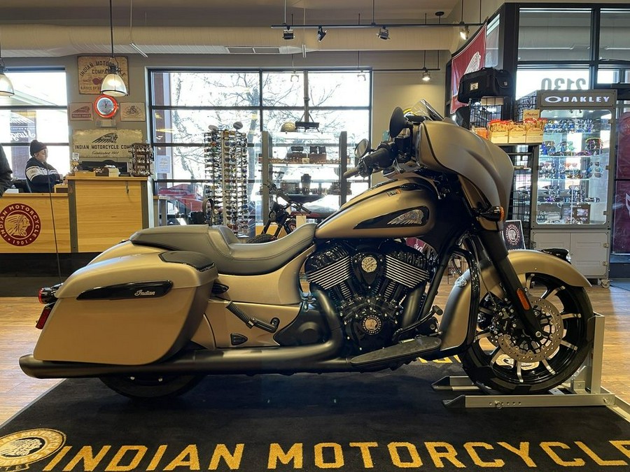 2024 Indian Motorcycle® Chieftain® Dark Horse® w/Powerband Audio Pkg Sandstone Smoke