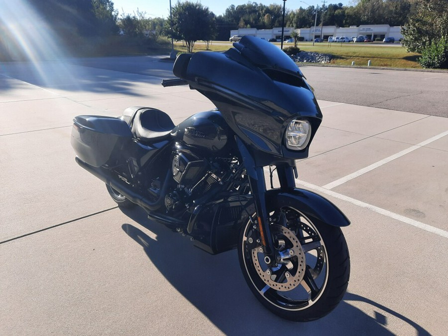 2025 Harley-Davidson® Street Glide® Iron Horse Metallic - Black Finish