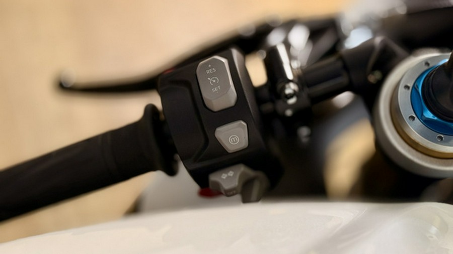 2022 Triumph Speed Triple 1200 RR