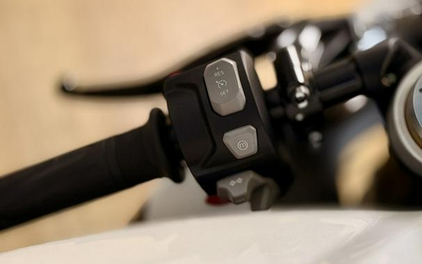 2022 Triumph Speed Triple 1200 RR