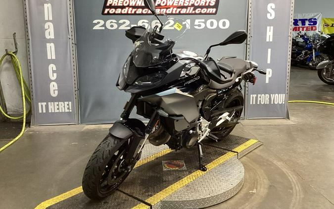 2023 BMW F 900 XR Triple Black