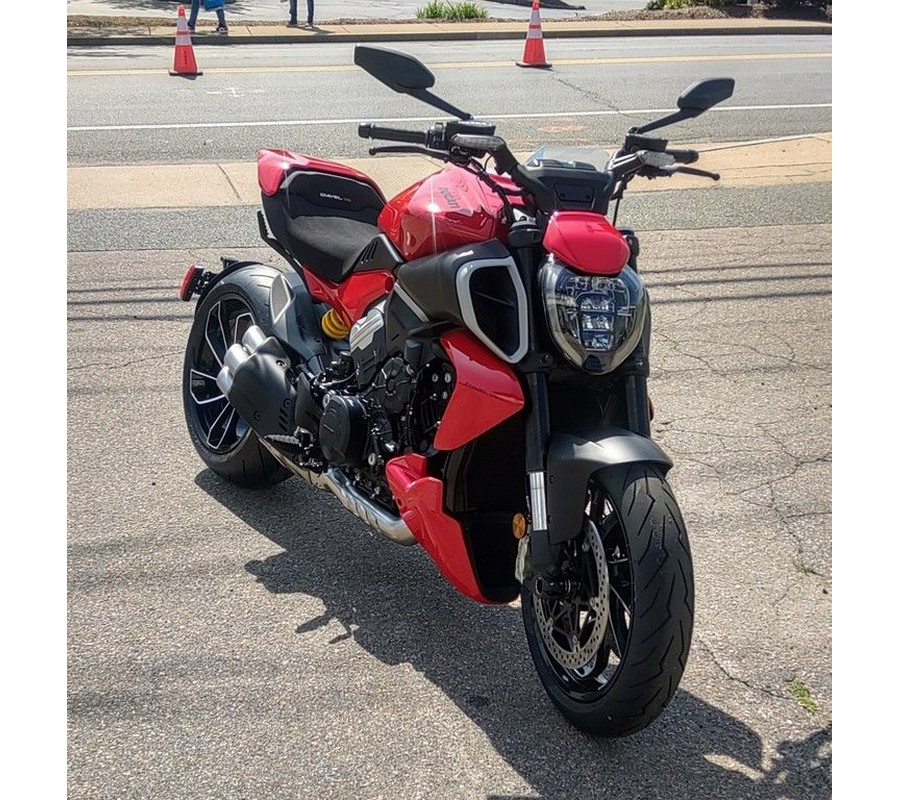 2024 Ducati Diavel V4 Red