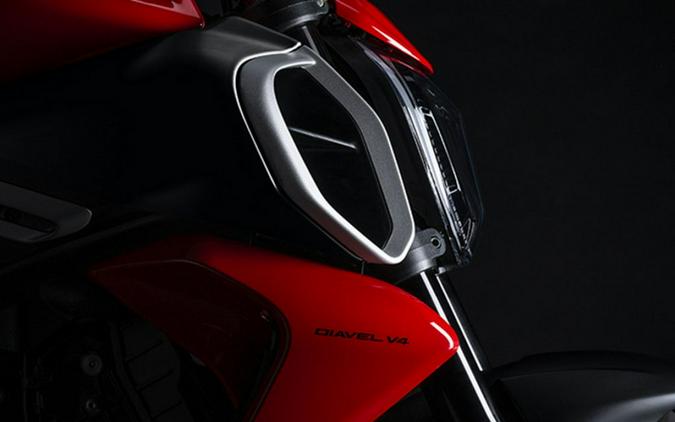 2024 Ducati Diavel V4 Red